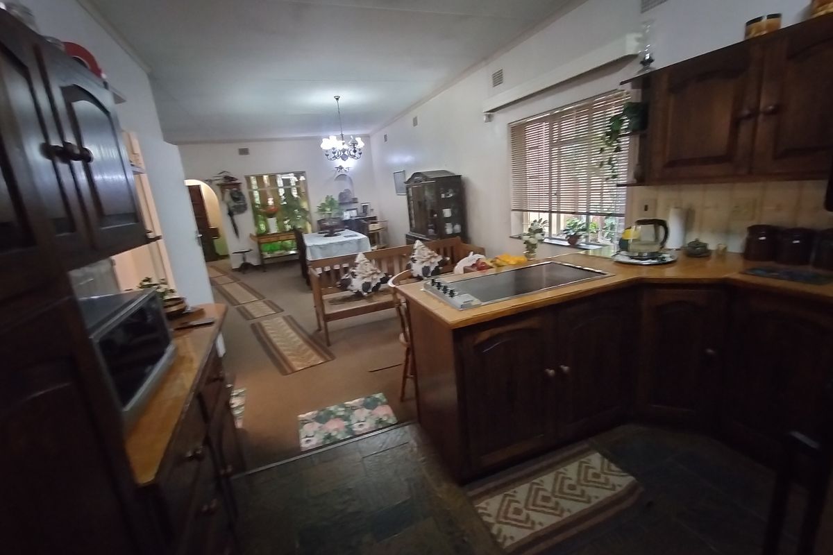 Spacious Family Home on a 2552m2 Erf in Tranquil Pretoria North - Photo 4