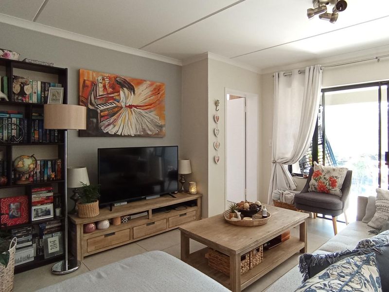 Spacious 3-Bedroom Garden Apartment | 104m2 | Secure Lifestyle Living in Modderfontein - Photo 7