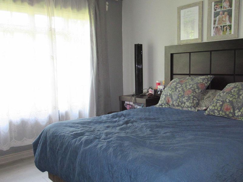 Exquisite 3-Bedroom Family Home with Pool - Photo 6