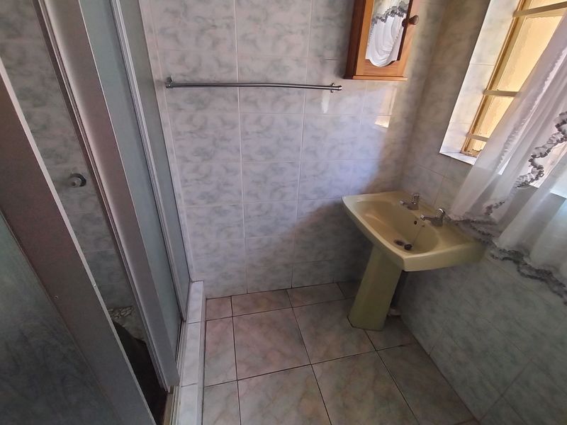 Investment Opportunity in Pretoria North! Spacious Family Home with Income Potential! 🏡 - Photo 8