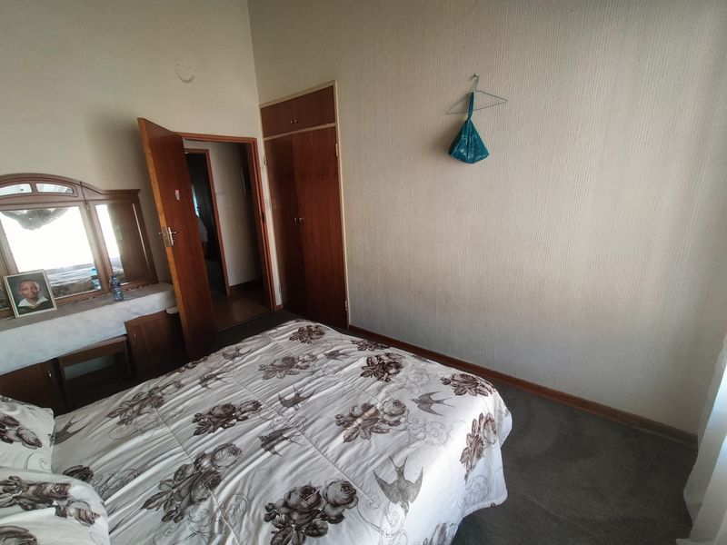 Investment Opportunity in Pretoria North! Spacious Family Home with Income Potential! 🏡 - Photo 10