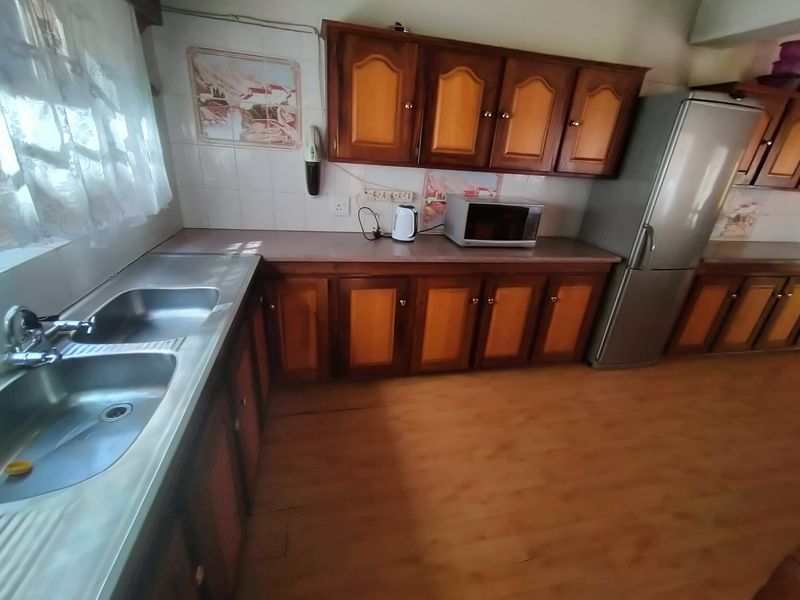 Investment Opportunity in Pretoria North! Spacious Family Home with Income Potential! 🏡 - Photo 3