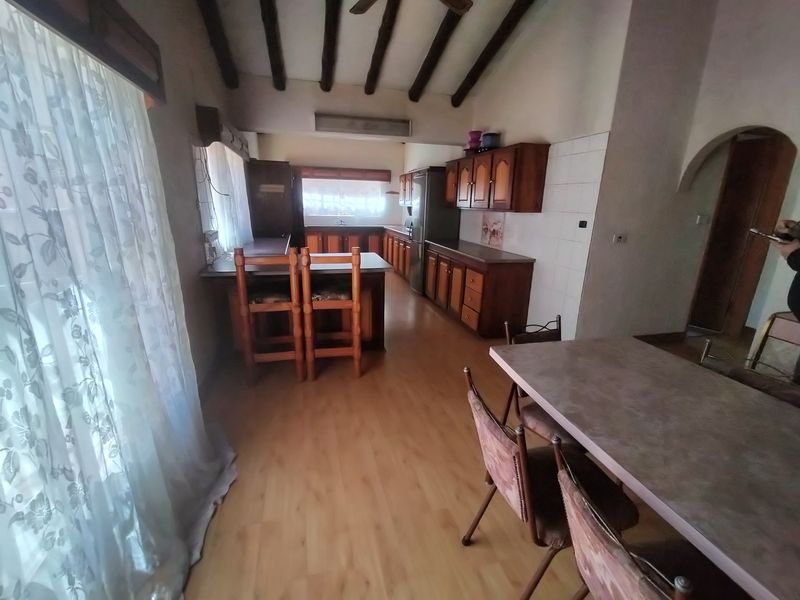 Investment Opportunity in Pretoria North! Spacious Family Home with Income Potential! 🏡 - Photo 4