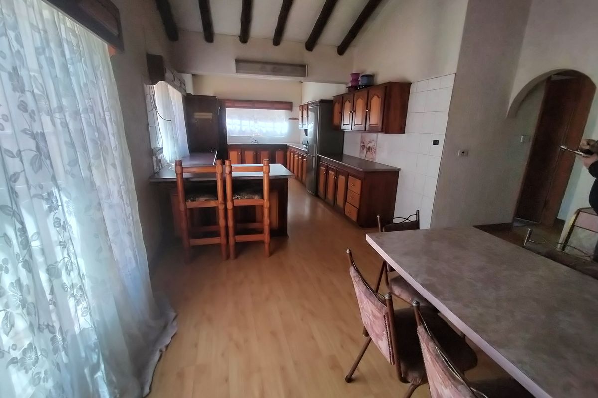 Investment Opportunity in Pretoria North! Spacious Family Home with Income Potential! 🏡 - Photo 4