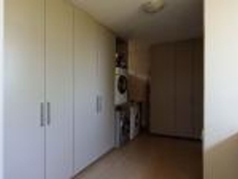 Spacious 6-Bedroom Family Home with Flatlet & 5 Garages | Bank-Assisted Sale - Photo 5