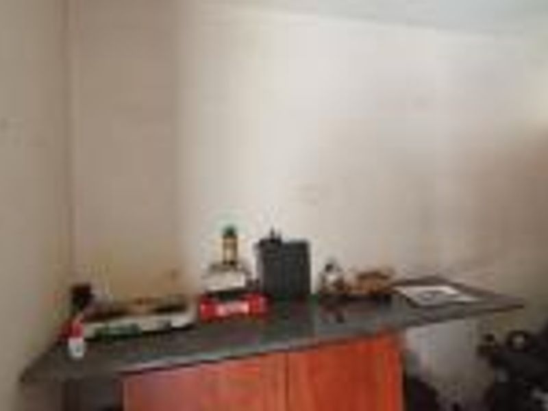Spacious 6-Bedroom Family Home with Flatlet & 5 Garages | Bank-Assisted Sale - Photo 7