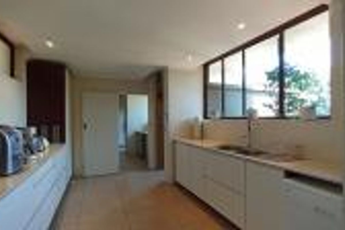 Spacious 6-Bedroom Family Home with Flatlet & 5 Garages | Bank-Assisted Sale - Photo 3