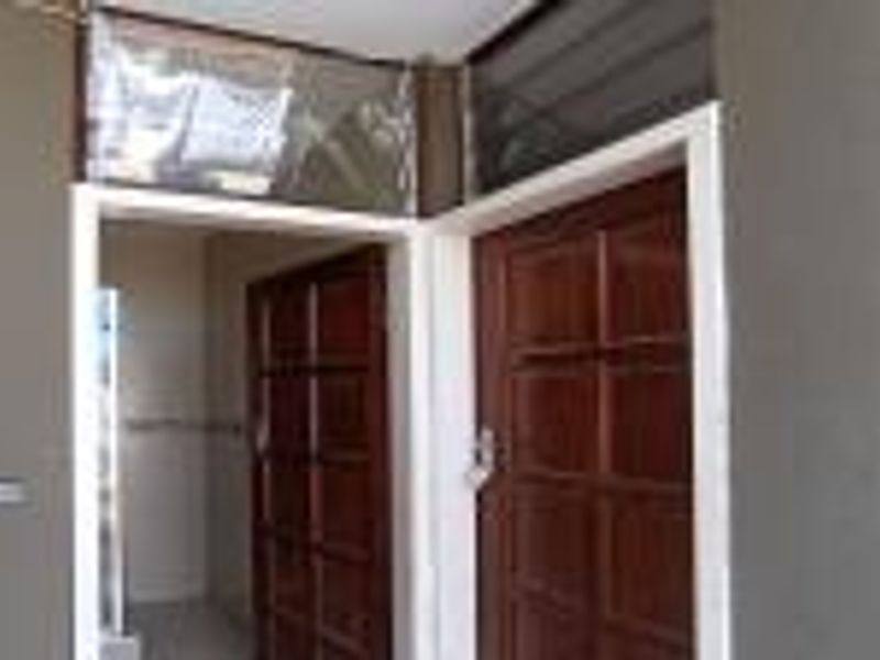 Spacious 6-Bedroom Family Home with Flatlet & 5 Garages | Bank-Assisted Sale - Photo 10