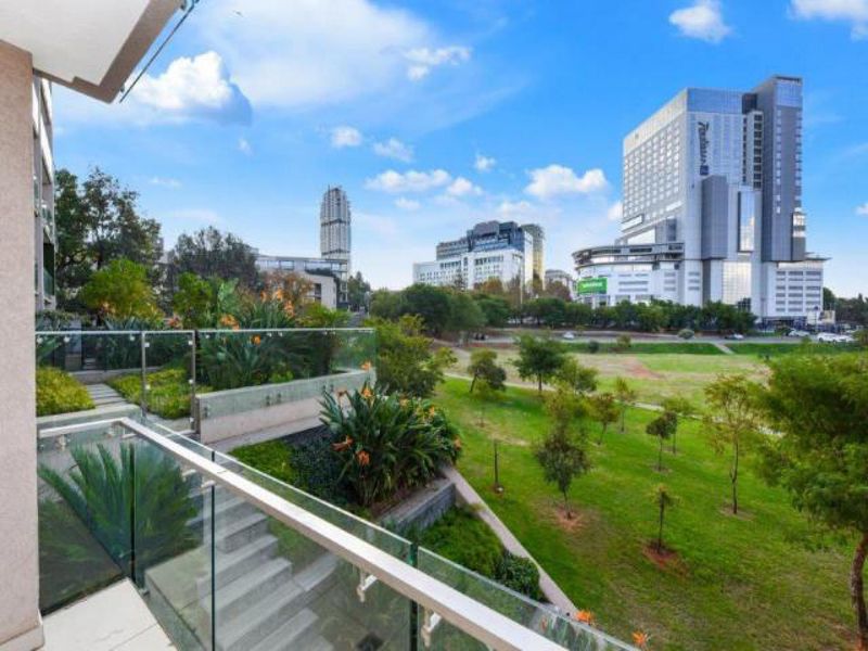 Luxury 1-Bedroom Apartment Lifestyle Living - Photo 2