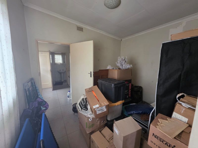 Charming & Secure 1-Bedroom Garden Cottage - Photo 7