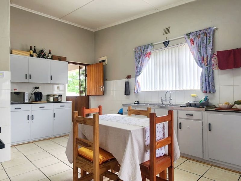 Centrally Located Property with Multiple Possibilities - Photo 5