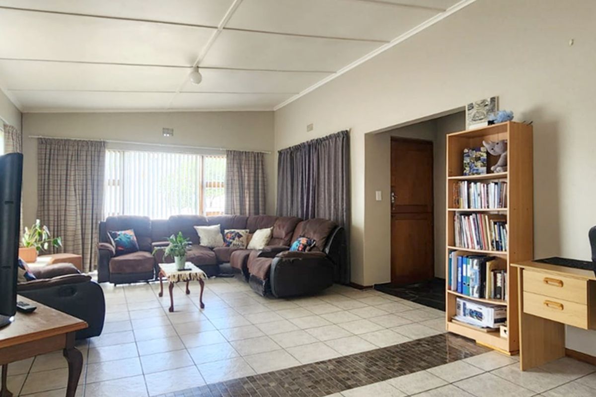 Centrally Located Property with Multiple Possibilities - Photo 3