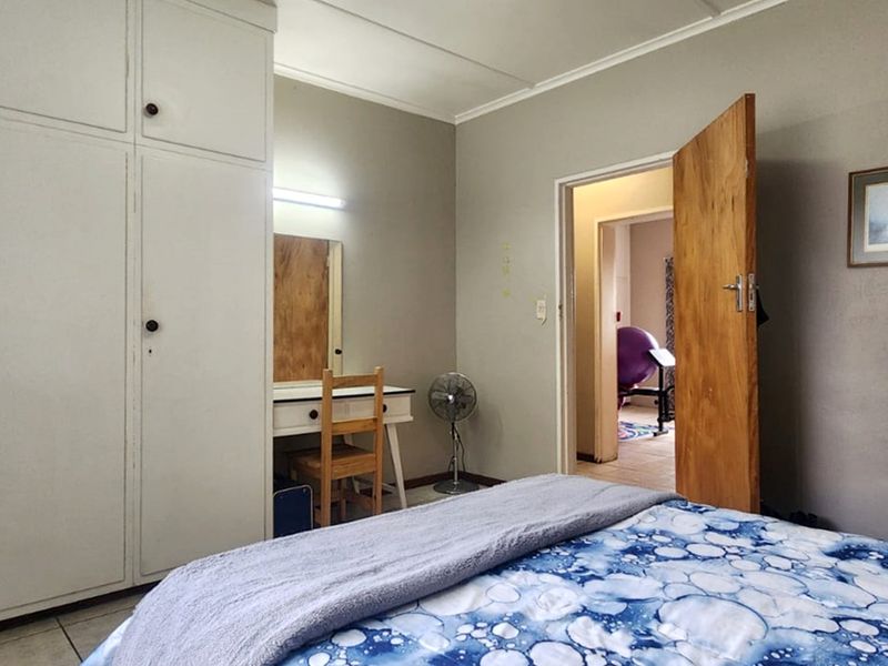 Centrally Located Property with Multiple Possibilities - Photo 9