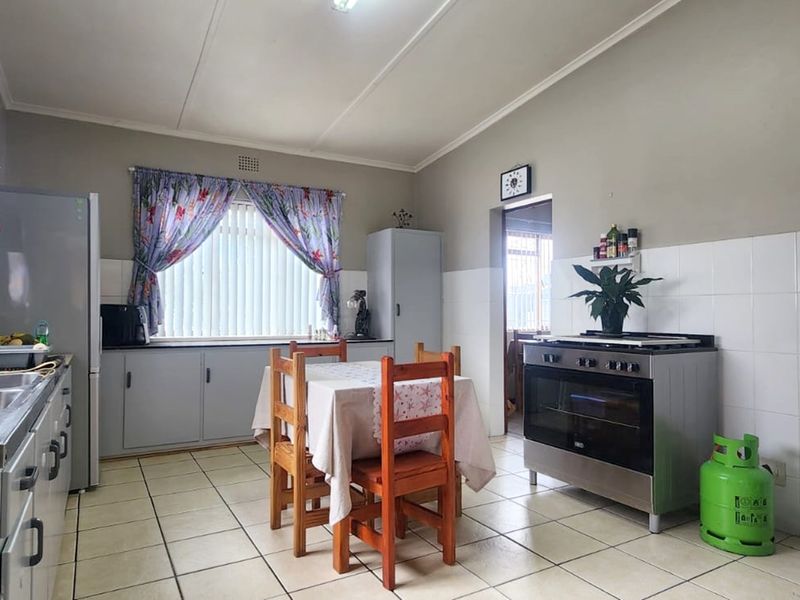 Centrally Located Property with Multiple Possibilities - Photo 7
