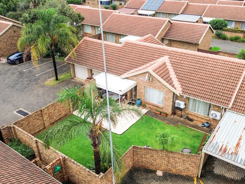 Bidding to start from R950 000!! Live Auction!! Townhouse 3bed,2bath - Pet friendly - Photo 6