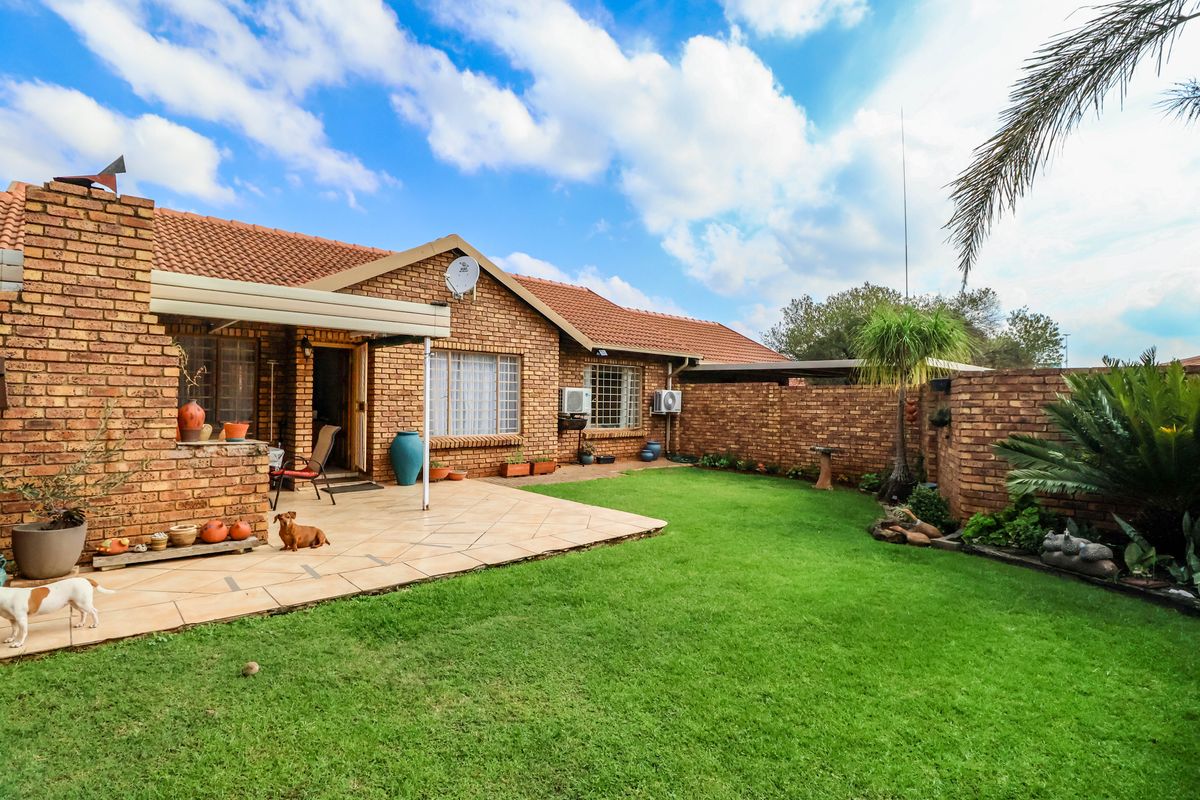 Bidding to start from R950 000!! Live Auction!! Townhouse 3bed,2bath - Pet friendly - Photo 5