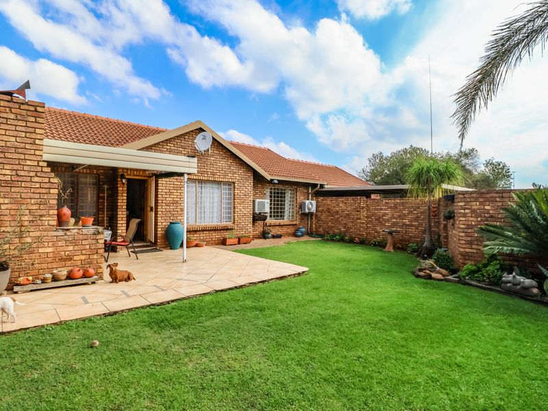 Bidding to start from R950 000!! Live Auction!! Townhouse 3bed,2bath - Pet friendly - Photo 5