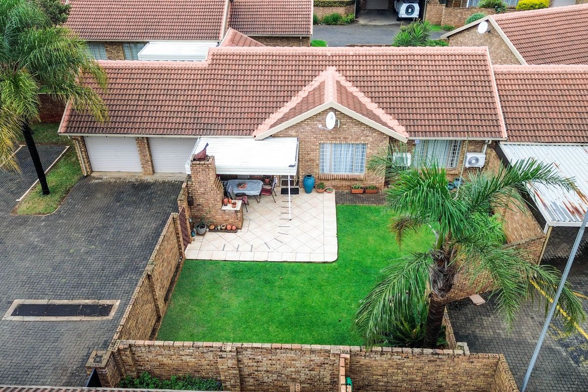 Bidding to start from R950 000!! Live Auction!! Townhouse 3bed,2bath - Pet friendly - Photo 4