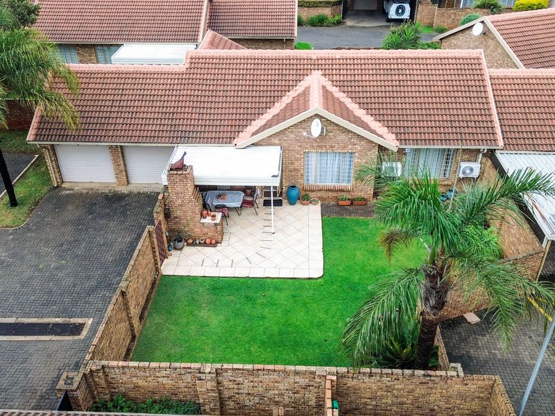 Bidding to start from R950 000!! Live Auction!! Townhouse 3bed,2bath - Pet friendly - Photo 4
