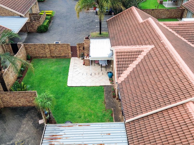 Bidding to start from R950 000!! Live Auction!! Townhouse 3bed,2bath - Pet friendly - Photo 8