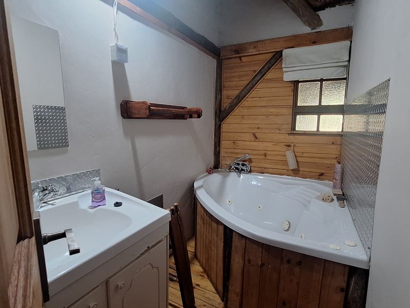 Charming Wooden Home with Thatched Roof – Your Own Peaceful Retreat - Photo 9
