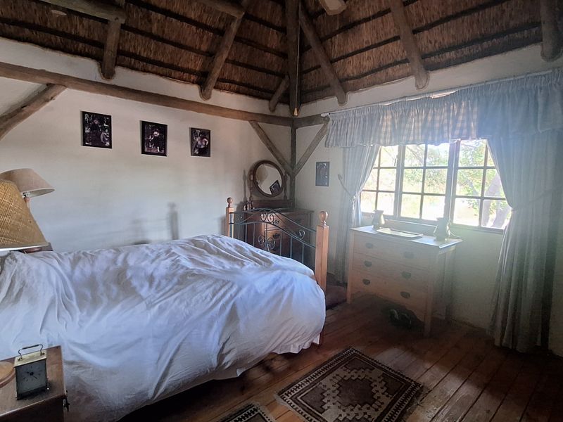Charming Wooden Home with Thatched Roof – Your Own Peaceful Retreat - Photo 8