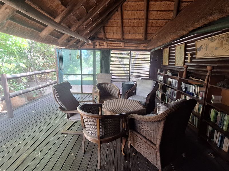 Charming Wooden Home with Thatched Roof – Your Own Peaceful Retreat - Photo 10