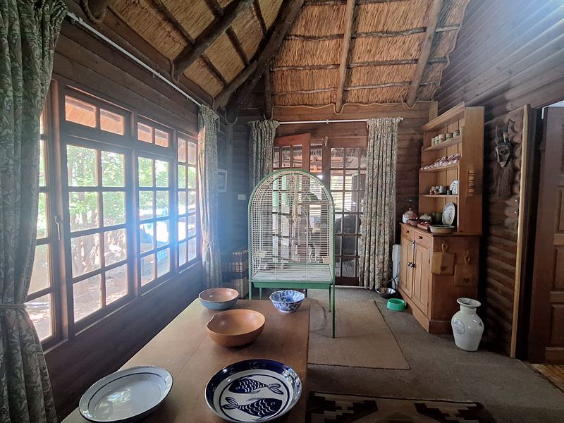 Charming Wooden Home with Thatched Roof – Your Own Peaceful Retreat - Photo 5