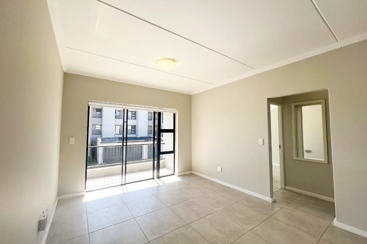 Two bedroom First Floor Unit With Balcony! - Photo 4