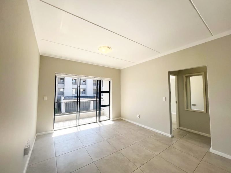 Two bedroom First Floor Unit With Balcony! - Photo 4