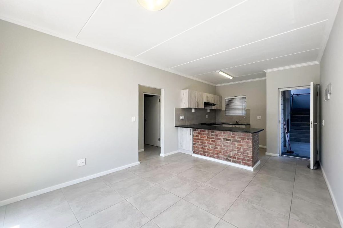 Two bedroom First Floor Unit With Balcony! - Photo 3