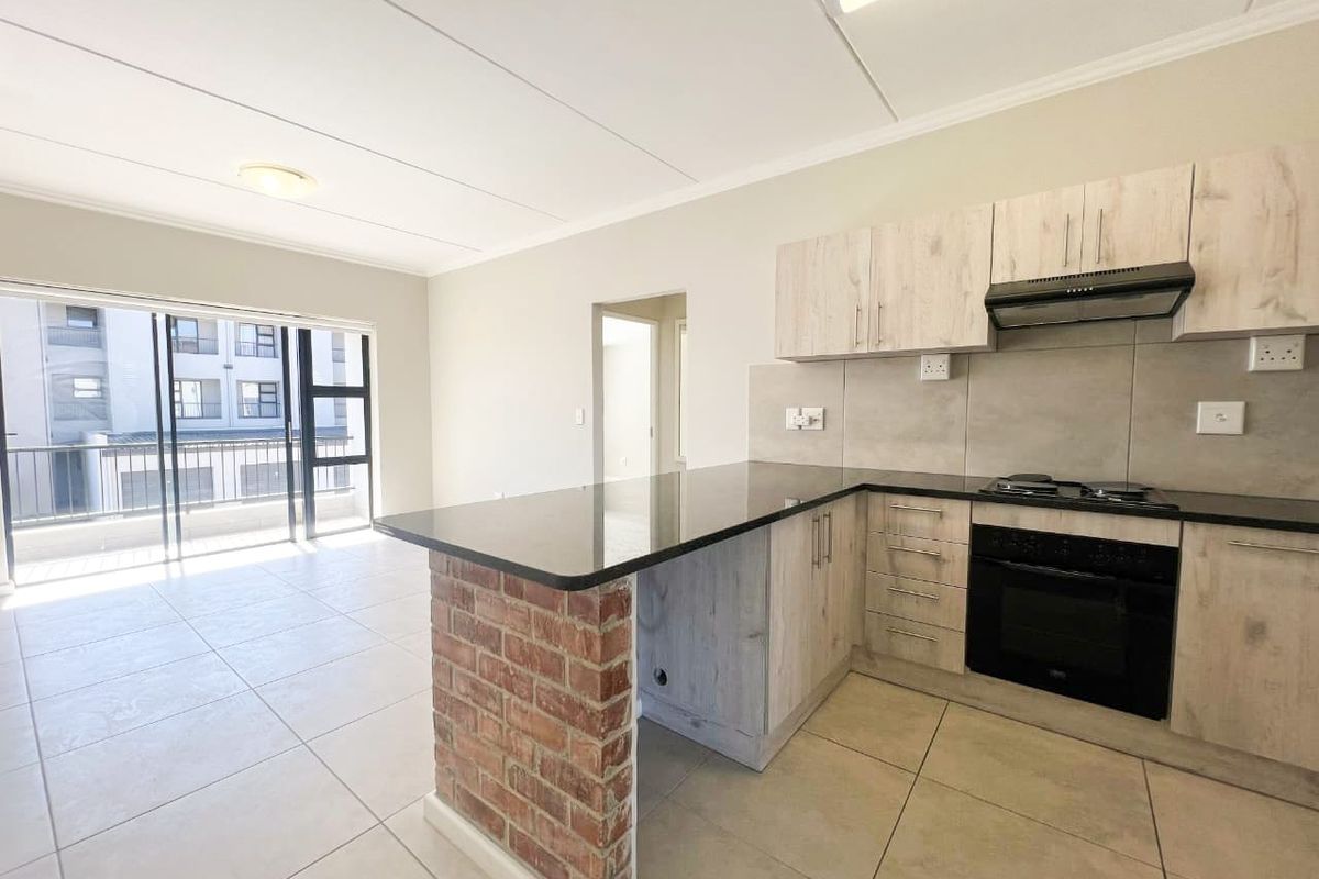 Two bedroom First Floor Unit With Balcony! - Photo 2