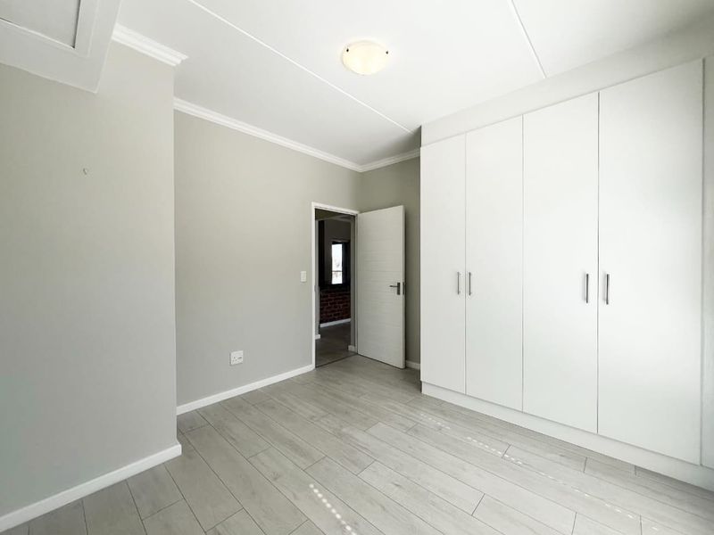 Two bedroom First Floor Unit With Balcony! - Photo 8