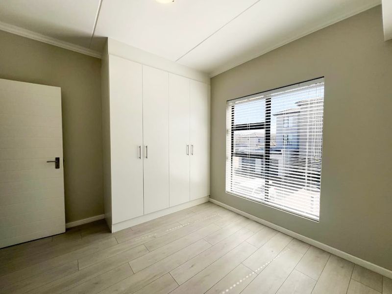 Two bedroom First Floor Unit With Balcony! - Photo 7