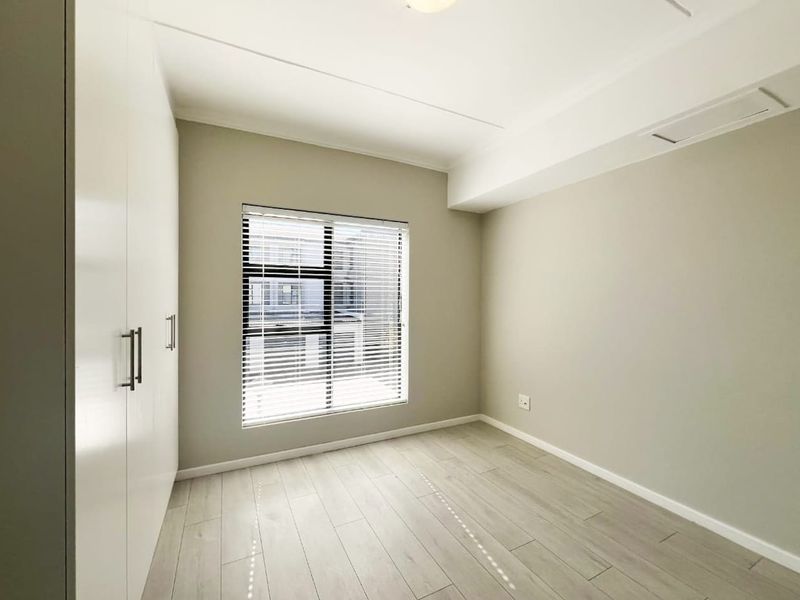 Two bedroom First Floor Unit With Balcony! - Photo 6