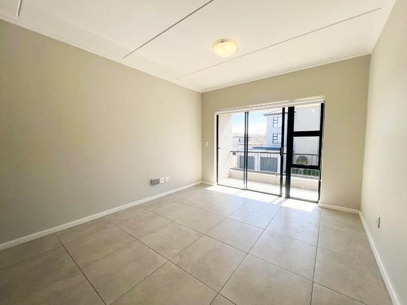 Two bedroom First Floor Unit With Balcony! - Photo 5