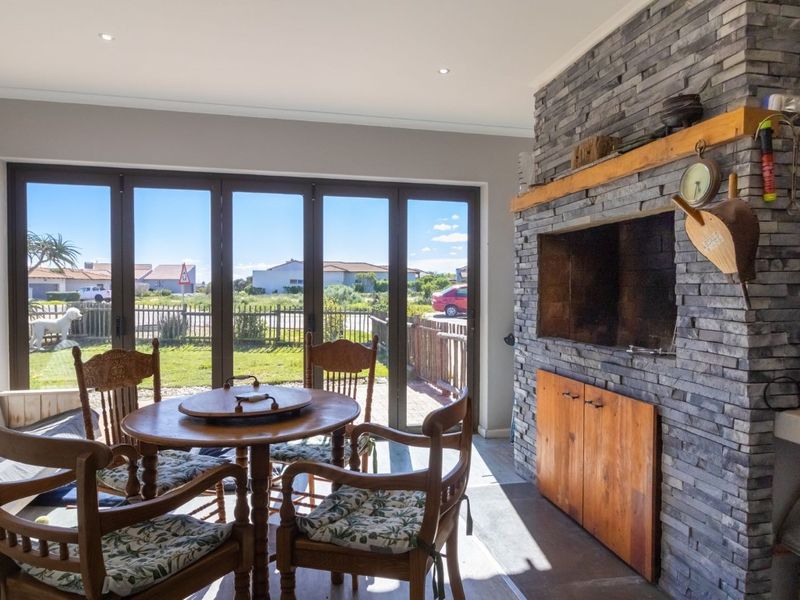 Comfortable Family Home Close to Green Spaces - Photo 10