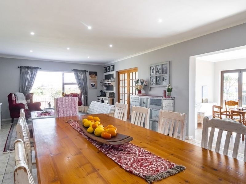 Comfortable Family Home Close to Green Spaces - Photo 9