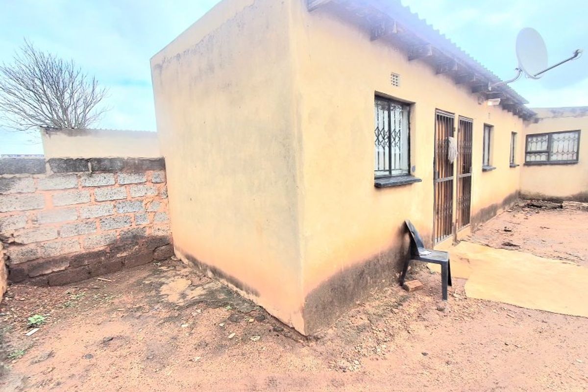 RDP house with 2 outside rooms - Photo 3