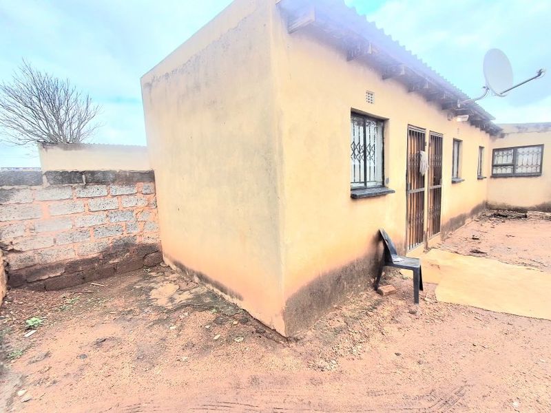 RDP house with 2 outside rooms - Photo 3