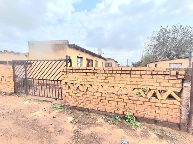 RDP house with 2 outside rooms - Photo 2