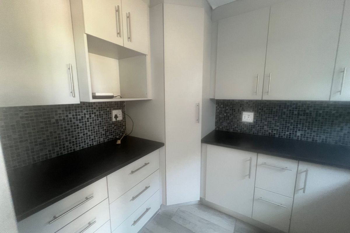 Neat and Renovated Duplex with Private Garden - Photo 2