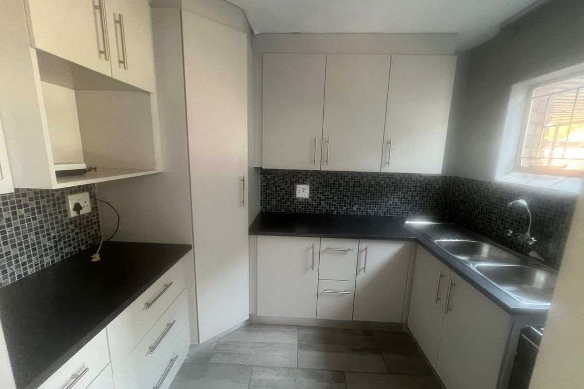Neat and Renovated Duplex with Private Garden - Photo 3