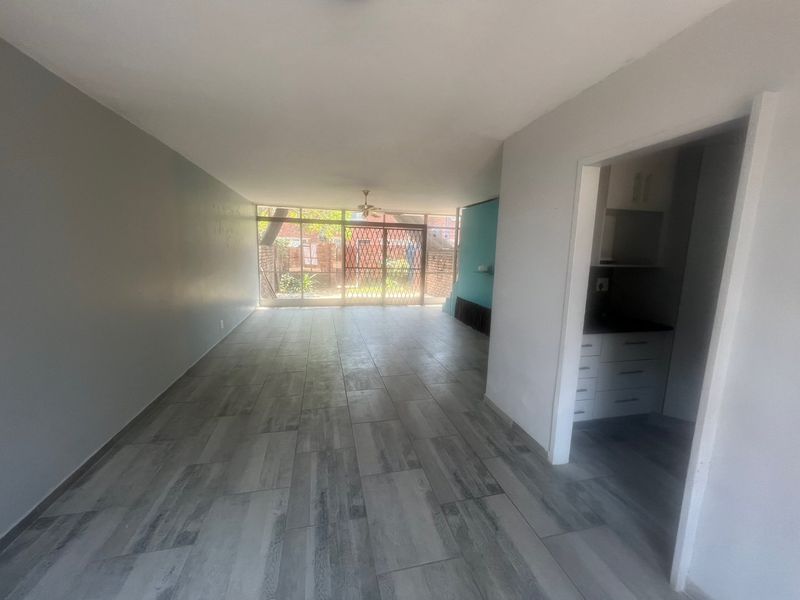Neat and Renovated Duplex with Private Garden - Photo 5