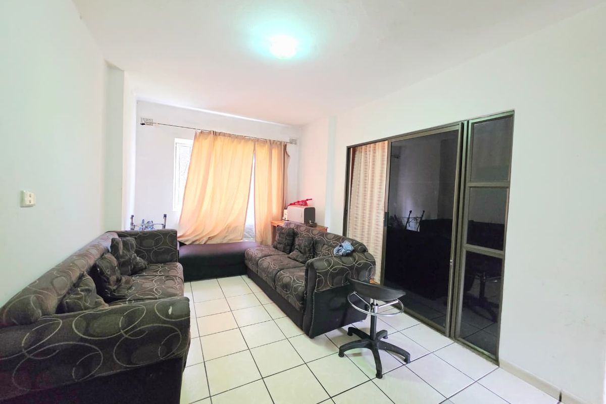 3 bedroom ground floor apartment - Photo 2