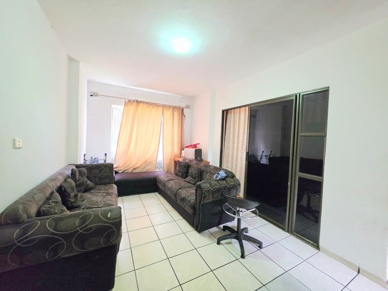 3 bedroom ground floor apartment - Photo 2