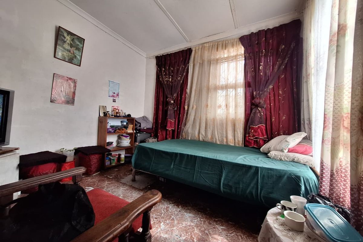 Unlock the Potential: 3-Bedroom Fixer-Upper with Endless Possibilities - Photo 2