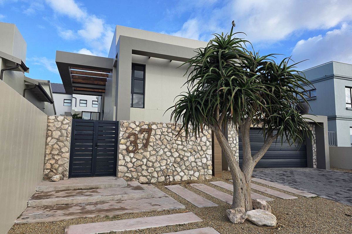 An contemporary gem with Olifantskop views in Calypso Beach Estate Langebaan - Photo 2