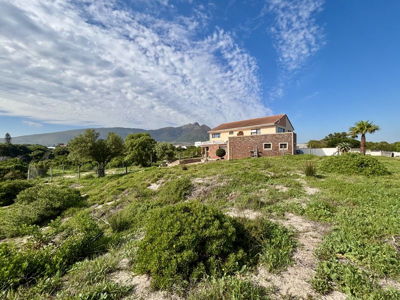 Spacious 843m2 Coastal Plot – Just One Street from the Beach in Hawston - Photo 5