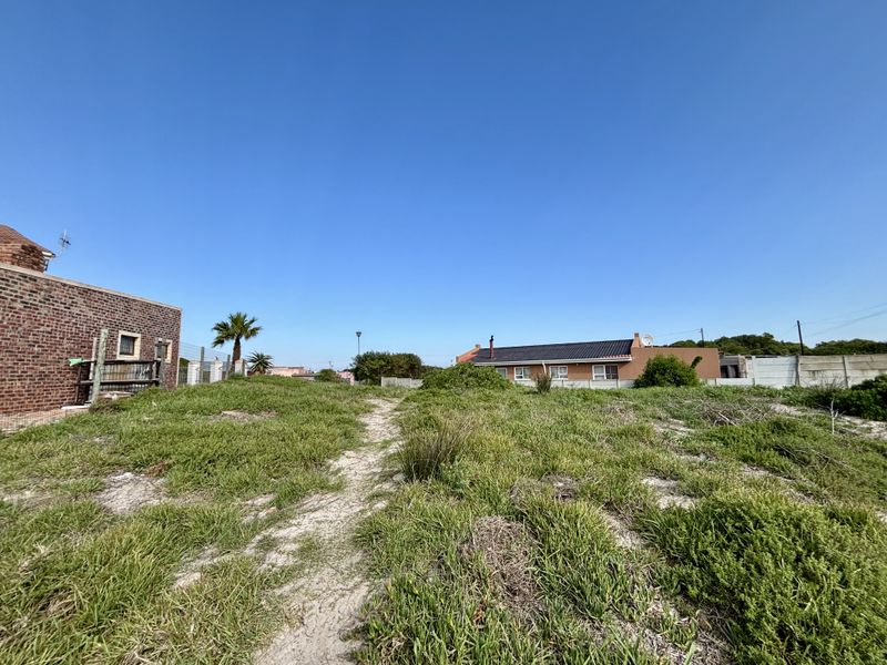 Spacious 843m2 Coastal Plot – Just One Street from the Beach in Hawston - Photo 8